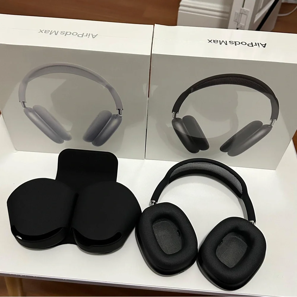 Apple AirPods Max in Sleek Gray